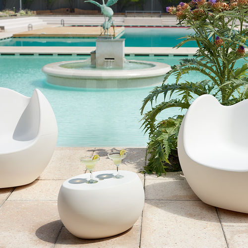 Moderner Couchtisch - BLOS - SLIDE - Polyethylen / oval / für Privatgebrauch