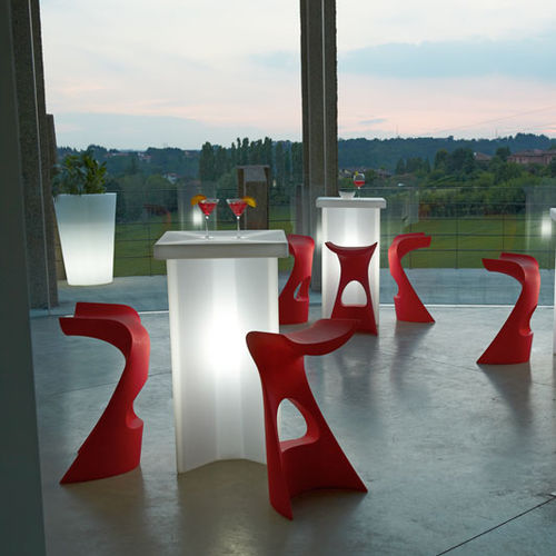 Barhocker / originelles Design - KONCORD - SLIDE - Polyethylen / mit Fußstütze / für Gewerbegebrauch