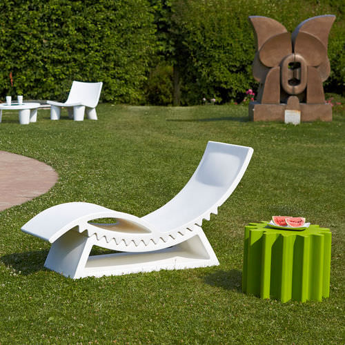 Moderne Sonnenliege - TIC TAC - SLIDE - Polyethylen / für öffentliche Einrichtungen / weiß