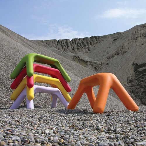 Gartenbank / originelles Design - ATLAS - SLIDE - Polyethylen / für den Innenraum