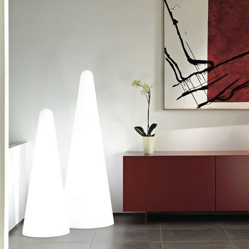 Moderne Leuchtsäule - CONO  - SLIDE - Polyethylen / fluoreszierend / für den Innenraum