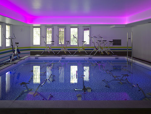 Schwimmbecken für Hotels - CENTRE MEDICAL GRENOBLE - PISCINES CARRE BLEU - erdverlegt / Beton / Rehabilitation