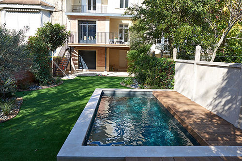 Maßgefertigtes Schwimmbecken - PETITE JARDIN PETITE PISCINE BORDEAUX - PISCINES CARRE BLEU - für Außenbereich / teileingebaut / Holz
