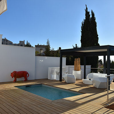 Maßgefertigtes Schwimmbecken - PETITE PISCINE EN TERRASSE TS NUANCES DE BLEU 83 - PISCINES CARRE BLEU - für Außenbereich / erdverlegt / Holz