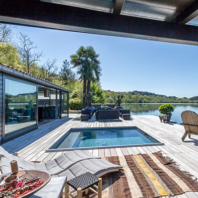 Maßgefertigtes Schwimmbecken - PETITE PISCINE VUE SUR LE LAC MOURISCOT - PISCINES CARRE BLEU - Hallen / für Außenbereich / erdverlegt