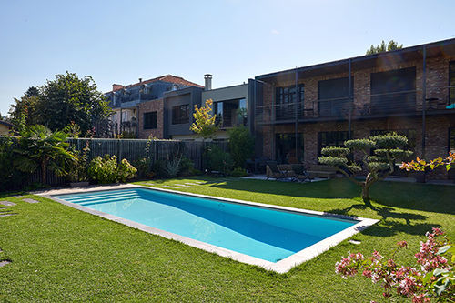 Schwimmbecken für Außenbereich - PISCINE FAMILIALE BORDEAUX - PISCINES CARRE BLEU - erdverlegt / Mineralstein / mit integrierter LED-Beleuchtung