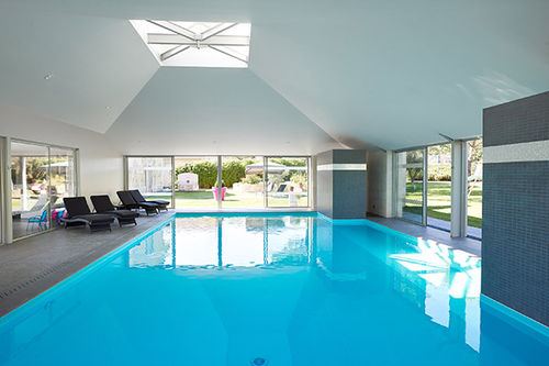 Maßgefertigtes Schwimmbecken - PISCINE INTERIEURE PERIGUEUX - PISCINES CARRE BLEU - für den Innenraum / erdverlegt / Stein