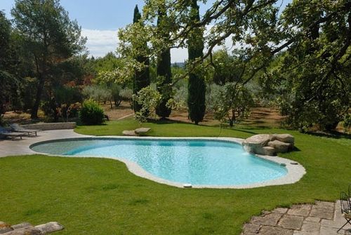Schwimmbecken für Außenbereich - LIBRE AUBAGNE - PISCINES CARRE BLEU - erdverlegt / Beton