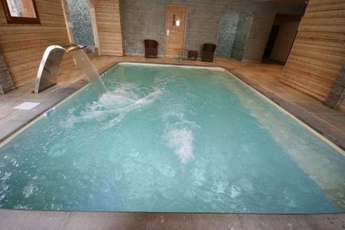 Schwimmbecken für den Innenraum - HÔTEL LES 7 LAUX - PISCINES CARRE BLEU - erdverlegt / Beton
