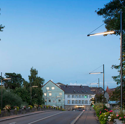 Lichtmast - STEPPED ROUND - LECCOR Leuchten GmbH - Edelstahl / pulverbeschichteter Stahl