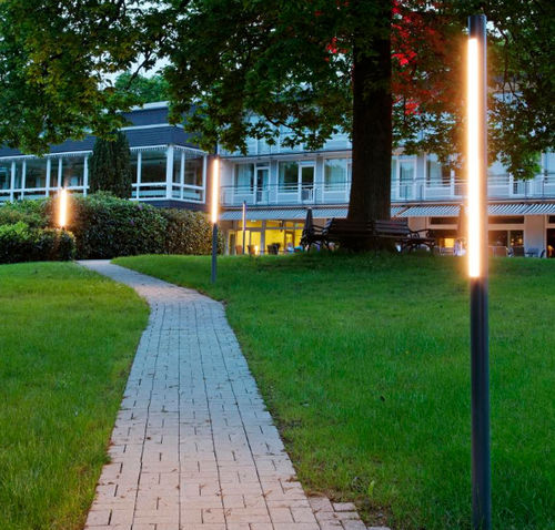 Moderne Leuchtsäule - FIACCOLA TYPE 510 - LECCOR Leuchten GmbH - Edelstahl / Polycarbonat / LED