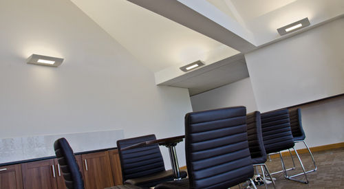 Moderne Wandleuchte - SLIM JIM - Thorlux Lighting / F.W. Thorpe PLC - für den Innenraum / Glas / fluoreszierend