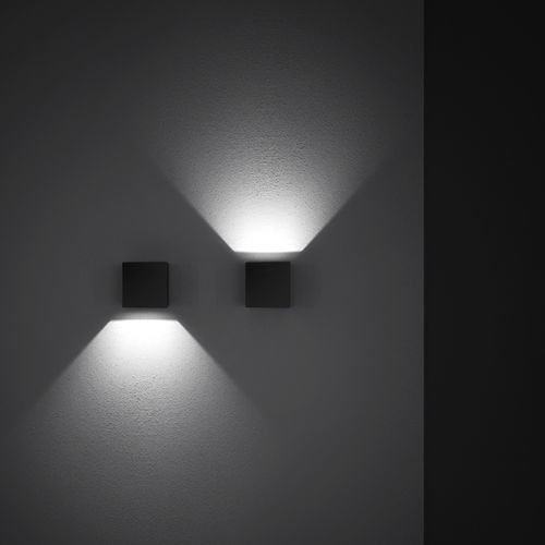 Wandleuchte / minimalistisches Design - CUBIT - LINEA LIGHT GROUP - für Außenbereich / Aluminiumguss / Vorderseite aus Hartglas