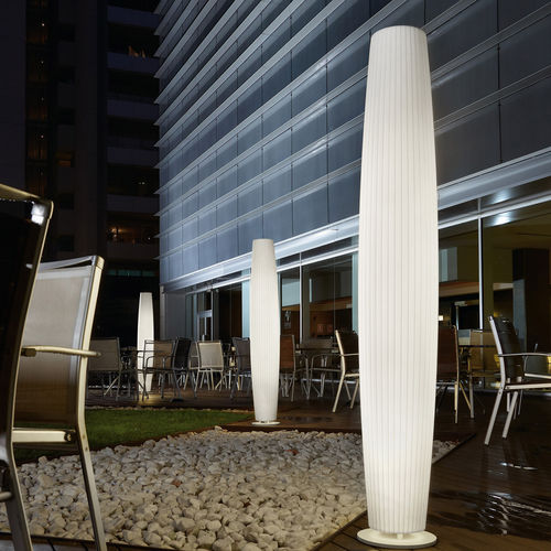 Moderne Leuchtsäule - MAXI P/180 - BOVER Barcelona - Polyethylen / fluoreszierend / für den Innenraum