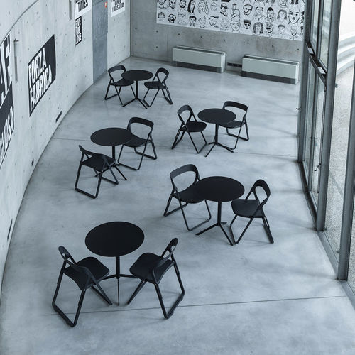 Moderner Bistrotisch - T4 - CASAMANIA HORM - HPL / Gestell aus gestrichenem Metall / rund