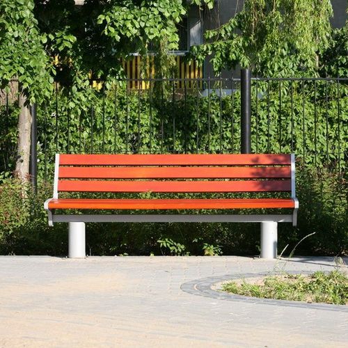 Moderne Bank für den öffentlichen Raum - LA7 - F.P.H. Art Metal Sp.J. - Holz / galvanisiertem Stahl / für Gewerbegebrauch