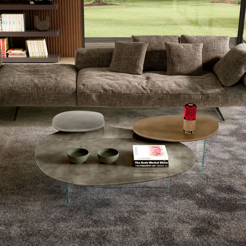 Moderner Couchtisch - Pleasure  - LAGO - lackiertes Holz / Marmor / Gestell aus Glas
