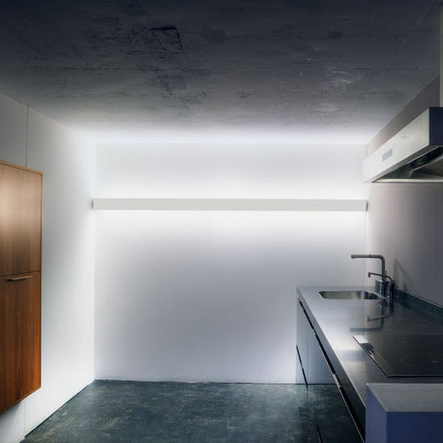 Wandleuchte / minimalistisches Design - BRACE - tossB - für den Innenraum / Aluminium / linear