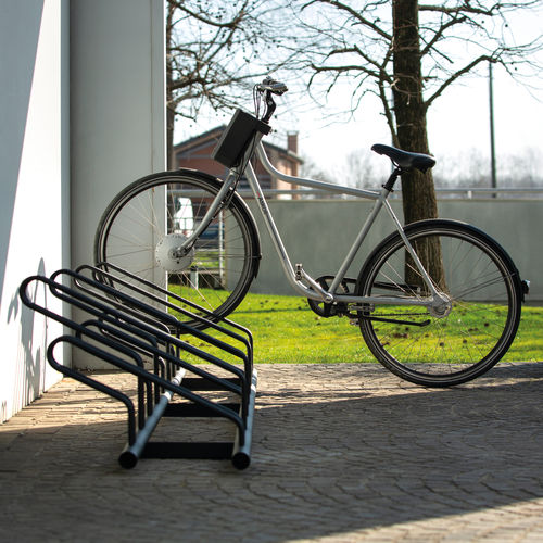 Bodenstehender Fahrradständer - FERRARA - CITY DESIGN - gesichert / zweistufig / horizontal