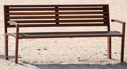 Moderne Bank für den öffentlichen Raum - CAMILLA SWB - CITY DESIGN - galvanisiertem Stahl / Holz / mit Rückenlehne
