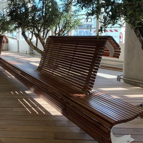 Moderne Bank für den öffentlichen Raum - FLOW  - CITY DESIGN - galvanisiertem Stahl / Holz / mit Rückenlehne