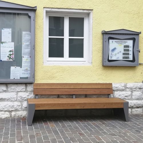 Moderne Bank für den öffentlichen Raum - FÒLA XL - CITY DESIGN - galvanisiertem Stahl / Holz / mit Rückenlehne