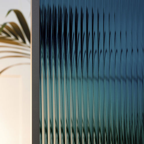 Festinstallierte Trennwand - EFFEBIQUATTRO - Schiebe / mit Glasfront / Aluminium