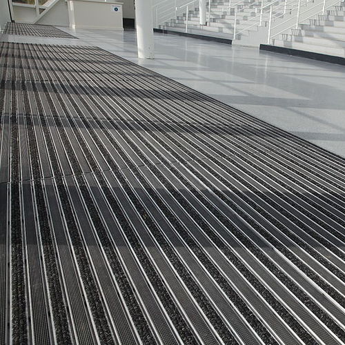 Eingangsmatte für öffentliche Einrichtungen - PLAZA 542 SRG - emco Bautechnik GmbH - Gummi / Polypropylen / Aluminium