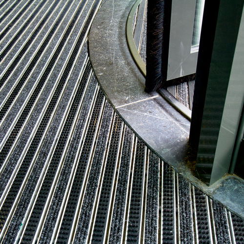 Eingangsmatte für öffentliche Einrichtungen - PLAZA 542 SRCB - emco Bautechnik GmbH - Gummi / Polypropylen / Aluminium