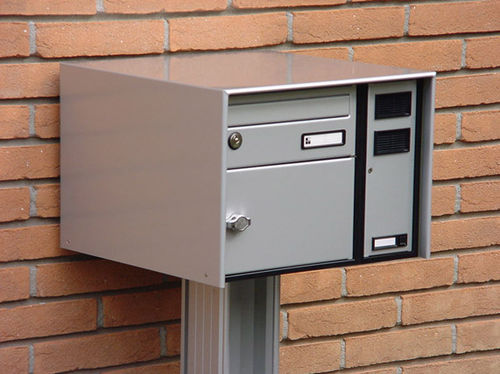Wandmontierter Briefkasten - BERBOX - EUROPRODOTTI MARINO BERNASCONI - bodenstehend / individuell