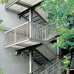 Edelstahl-Gitterrost - STAIRTREADS - GRIDIRON S.P.A. - Unipersonale - Blech / für Treppenstufen / für Geländer