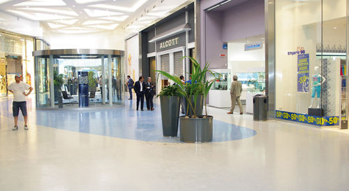 Harz-Bodenbelag - BASIC TERRAZZO - IPM ITALIA - für Hotels / für Flughafen / für Dienstleistungsbereich
