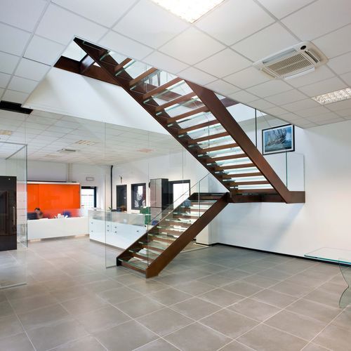 Halbgewendelte Treppe - F 125 - METALL CONCEPT - Glasstufen / mit Metallstruktur / für professionellen Einsatz