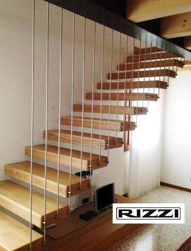 Gerade Treppe - STM 13 - RIZZI - viertelgewendelt / Holzstufen / mit Metallstruktur