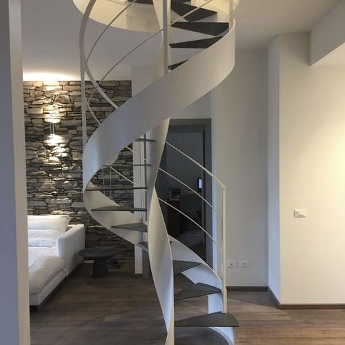 Spindeltreppe - ELI AC 09 - RIZZI - Holzstufen / mit Stahlstruktur / modern