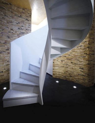 Spindeltreppe - ELI LE 09 - RIZZI - mit Stufen aus Eiche / mit Holzstruktur / modern