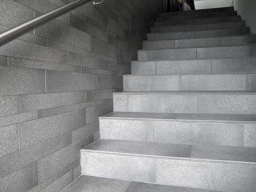 Gerade Treppe - FAVARO1 - Steinstufen / für Geschäftsgebäude / für Außenbereich