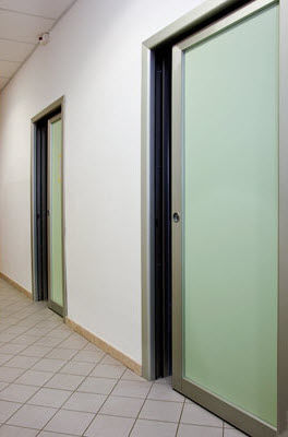 Tür für Innenbereich - GES GROUP - Aluminium / Laminat / Schiebe