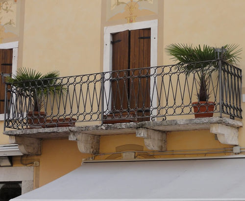 Balkon mit Stangen - WOLFSGRUBER - Schmiedeeisen