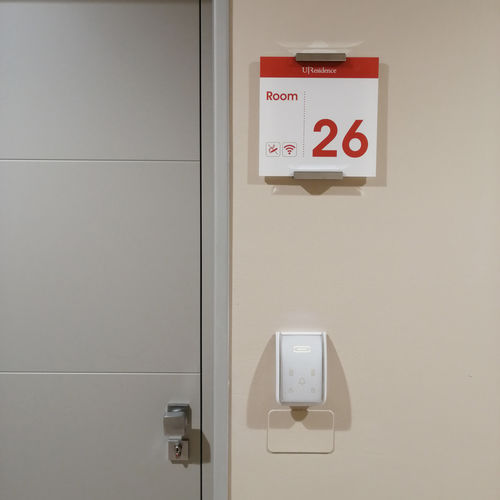 Wandmontiertes Schild - SIGN_LINE_PERS - Flex - Plexiglas® / für den Innenraum