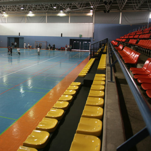 Teleskopische Sitztribüne - BLEACHER - MONDO - Metall / gerade