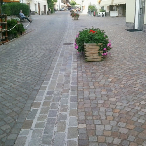 Stein-Pflasterstein - CONSORZIO CAVATORI PRODUTTORI PORFIDO SOC. COOP. - für Außenbereich / für Garten / texturiert