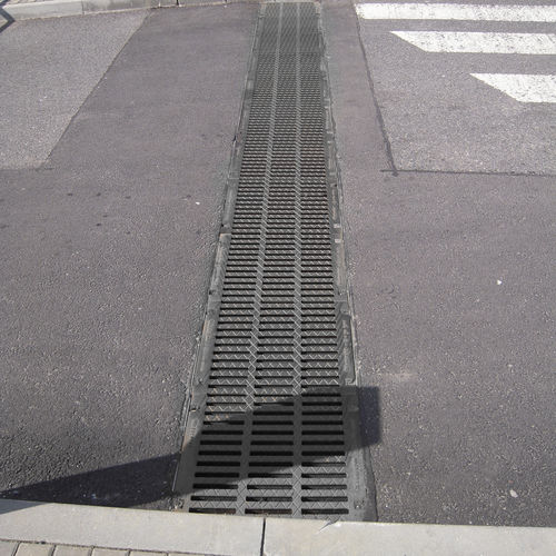 Gitter-Abflussrinne - FASERFIX SUPER - HAURATON - Faserbeton / Eisengitter / für öffentliche Bereiche