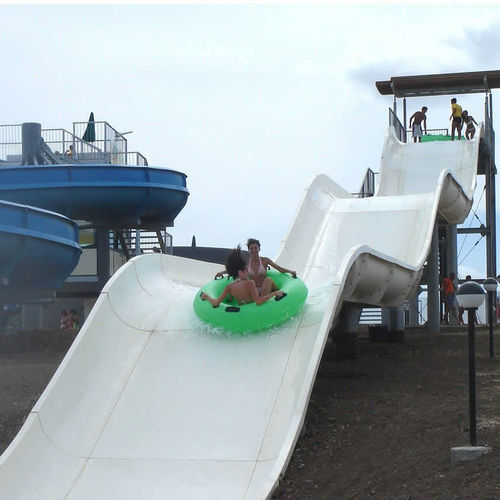 Gerade Rutsche - BIG JUMP - TECNOPISCINE INTERNATIONAL - für Aquapark / mit Schwimmreifen