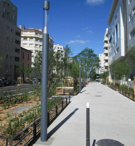 Moderne Leuchtsäule - TIGEA - GROUPE RAGNI - Aluminium / LED / für Außenbereich