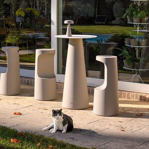 Moderner Barhocker - FURA - PLUSt COLLECTION - Polyethylen / Gestell aus Polyethylen / mit Mittelfuß