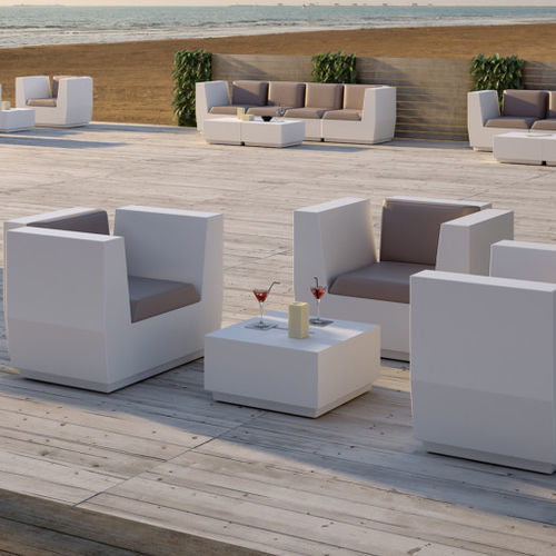 Moderner Couchtisch - big cut - PLUSt COLLECTION - Polyethylen / Gestell aus Polyethylen / quadratisch