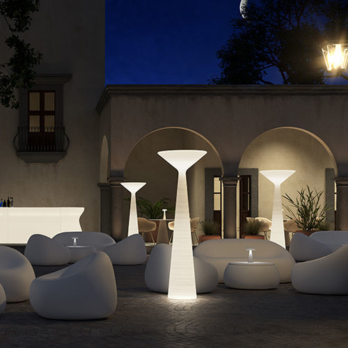Moderne Leuchtsäule - tebe - PLUSt COLLECTION - Polyethylen / LED / für den Innenraum