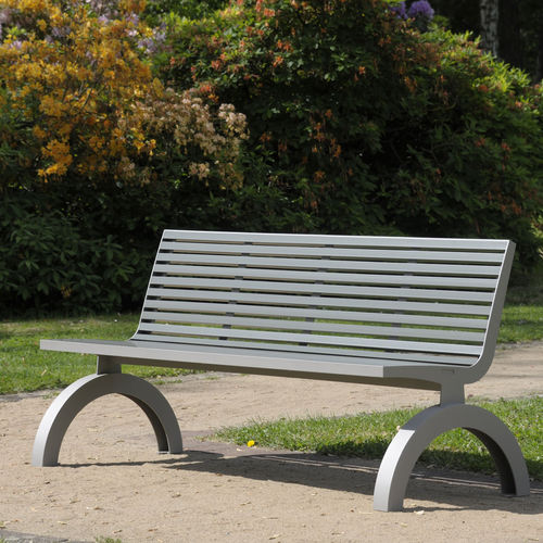 Moderne Bank für den öffentlichen Raum - COMFONY 140 - BENKERT BÄNKE - pulverbeschichteter Stahl / Aluminium / PET