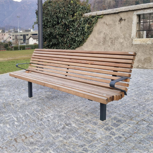 Moderne Bank für den öffentlichen Raum - MEYRIN - METALCO - aus lackiertem Stahl / Holz / mit Rückenlehne